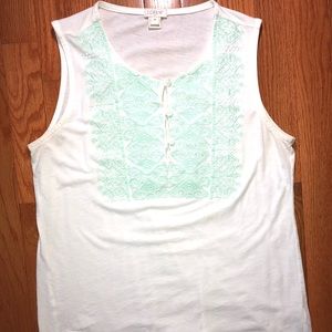 Lightweight sleeveless blouse